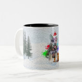 おもしろい可愛い青いヒーラー犬ヤッピー・クリスマス ツートーンマグカップ (正面左)