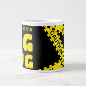 おもしろい名前をカスタムするのBig Mug Caution Tape 002 ジャンボコーヒーマグカップ (正面)