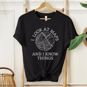 おもしろい地図記者 土地測量士 Tシャツ