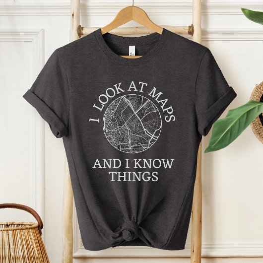 おもしろい地図記者 |土地測量士 Tシャツ