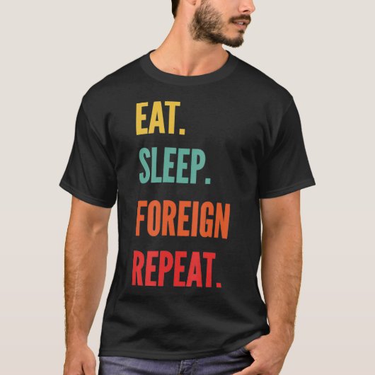 おもしろい外国語学の贈り物は食べ寝る Tシャツ (正面)