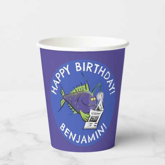 おもしろい天使の魚の漫画のパーソナライズされた誕生日 紙コップ (裏面)