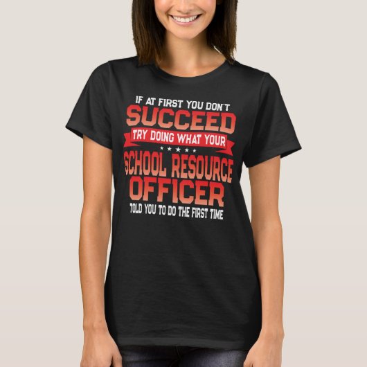 おもしろい学校資源担当 – SROおもしろい引用文 Tシャツ (正面)