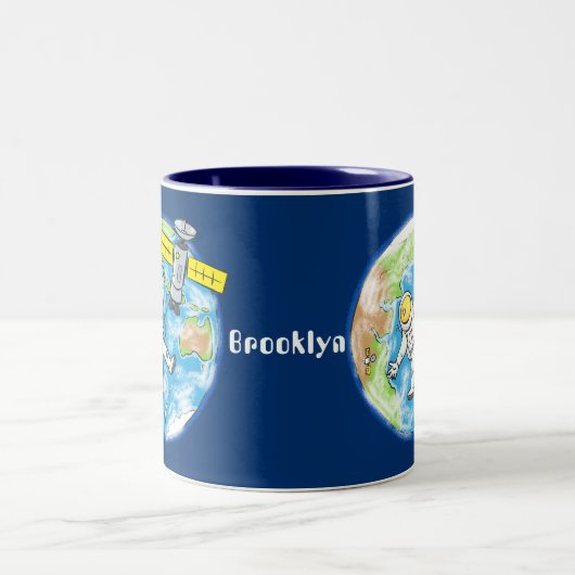 おもしろい宇宙宇宙飛行士 ツートーンマグカップ (中央)