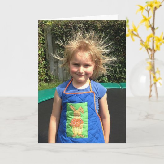 おもしろい小さな女の子誕生日カード カード (黄色い花)