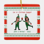 おもしろい小人第1回クリスマス婚約した赤緑 セラミックオーナメント (正面)