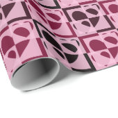 おもしろい市松模様にハートソフトピンクとワインレッド ラッピングペーパー (ロールコーナー)