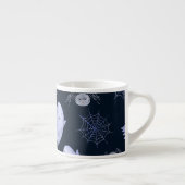 おもしろい幽霊スパイダーハロウィンパターン。 エスプレッソカップ (右)