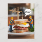 おもしろい建築の労働者がサンドイッチを作る ポストカード (正面)