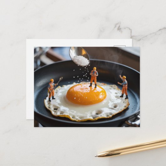 おもしろい建築作業者が卵を固定する注ぎ塩 ポストカード (正面/裏面インサイチュ)