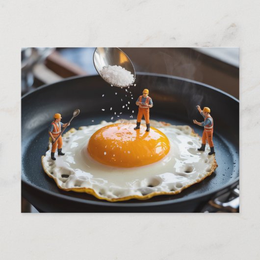 おもしろい建築作業者が卵を固定する注ぎ塩 ポストカード (正面)
