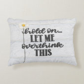 おもしろい引用文とデイジーオンウッド アクセントクッション (正面)