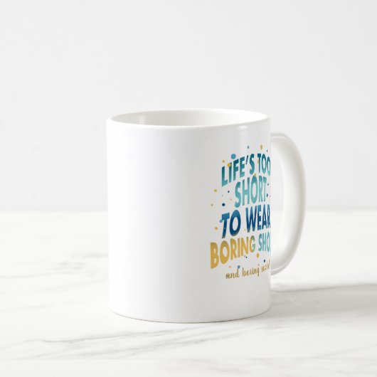 おもしろい引用文ライフの短すぎる衣服退屈な靴 コーヒーマグカップ (正面右)