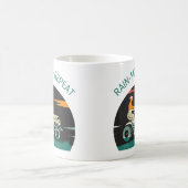 おもしろい引用文雨風の繰り返し芝生シルエット コーヒーマグカップ (中央)