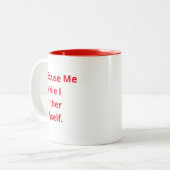 おもしろい引用文 – 自分が集まる間は失礼。 ツートーンマグカップ (正面左)