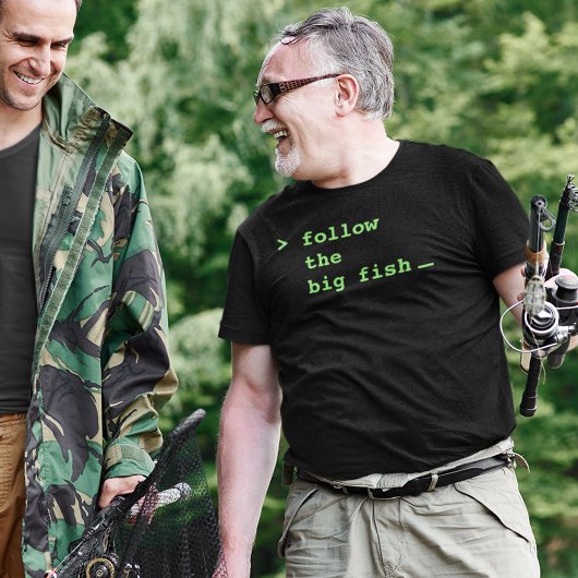 おもしろい後を追魚釣りフィッシュフィッシャーマン Tシャツ