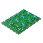 おもしろい恐竜の模様を描くキッズグリーンネームスクール ノートブック (左側)