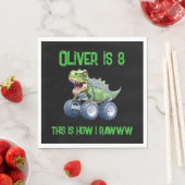 おもしろい恐竜モンスタートラックパーソナライズされた誕生日 スタンダードランチョンナプキン (インサイチュ)