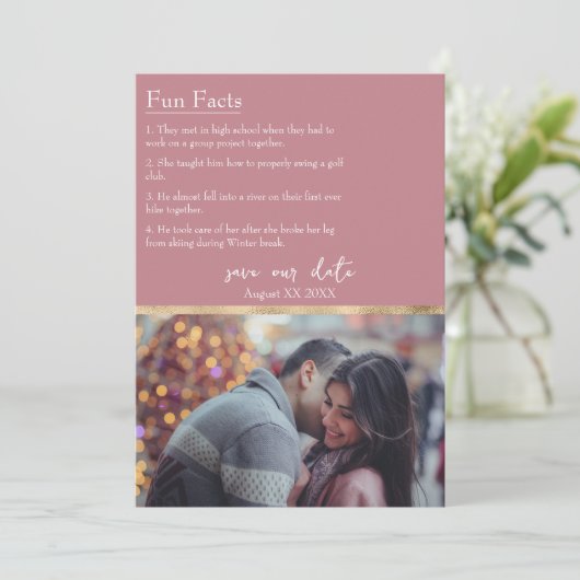 おもしろい新郎新婦の写真ほこりっぽいピンク 招待状 (スタンド正面)