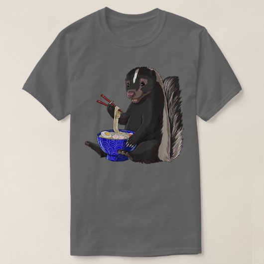おもしろい日本のかわいいラーメン麺スカンク Tシャツ (デザイン正面)