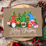 おもしろい書道クラフトメリークリスマス格言 ポストカード<br><div class="desc">おもしろいモダン書道台本メリークリスマス水の色の格言クラフトハガキと松の木とカラフル文字列のライト。姓と年。</div>
