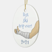 おもしろい最高のスキー旅行！ギプスで腕を折る セラミックオーナメント (左)