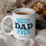 おもしろい最高のパパエバーブルーネイビー コーヒーマグカップ<br><div class="desc">この祝タイポグラフィデザイン駆動マグのパパまたは夫このマグカップはアクア最高のブルーとネイビーのおもしろいフォントで今までにないパパを備えている。</div>