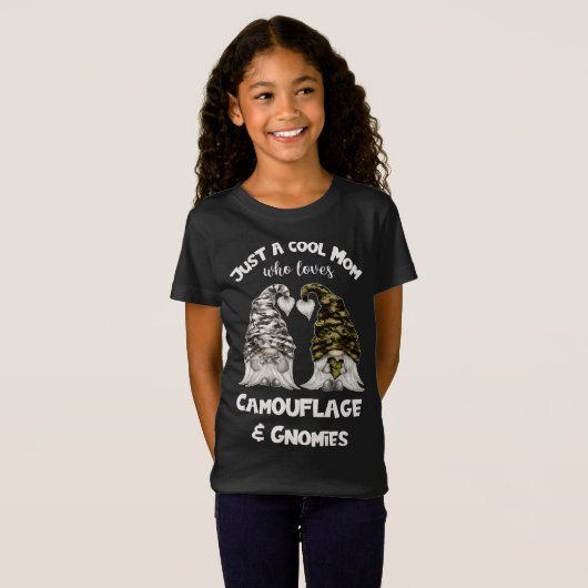 おもしろい母のカモフラージュクール格言 – かわいいGnomi Tシャツ (正面フル)