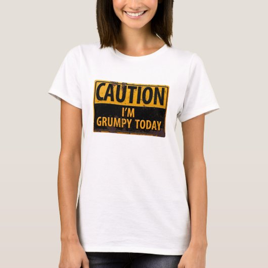 「おもしろい気をつけて、今日は不機嫌だよ」Tシャツ Tシャツ (正面)