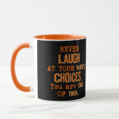 おもしろい決して妻の選択のマグを嘲笑しないで下さい マグカップ (左)