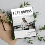 おもしろい無料ドリンク結婚写真 セーブザデート<br><div class="desc">ウェディングおもしろいはデイトモダンカードをグレーのデザインに保存しカスタムて読、あなたの写真のデザインとは"無料の飲み物（そして私たちは結婚している）"を含む。写真、名前、日付と結婚場所を追加する。カスタマイズカードの裏に2枚目の写真を貼る。</div>