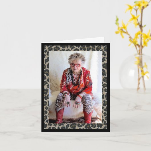 おもしろい熱狂するおばあちゃんの誕生日 カード (黄色い花)