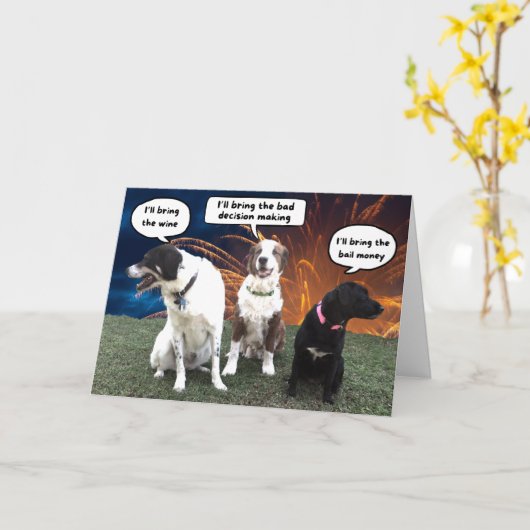 おもしろい犬が思い出に残る誕生日を計画 カード (黄色い花)