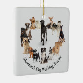 おもしろい犬が飼い犬の歩く セラミックオーナメント (右)