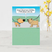 おもしろい犬は浴槽に寝転んだ誕生日 カード (黄色い花)