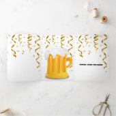 おもしろい犬は集団パーティーハットでビールを流す 三つ折りクリスマスカード (内部)