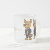 おもしろい犬を着たビジネススーツ漫画 フロストグラスマグカップ (正面右)