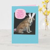 おもしろい犬イースターバニーのイースターカード カード (黄色い花)