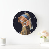 おもしろい犬ガールとパールイヤリングバーメイアパロディ ラージ壁時計 (ホーム)