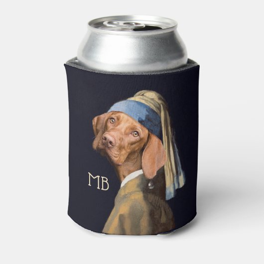 おもしろい犬ガールとパールイヤリングバーメイアパロディ 缶クーラー (缶裏面)