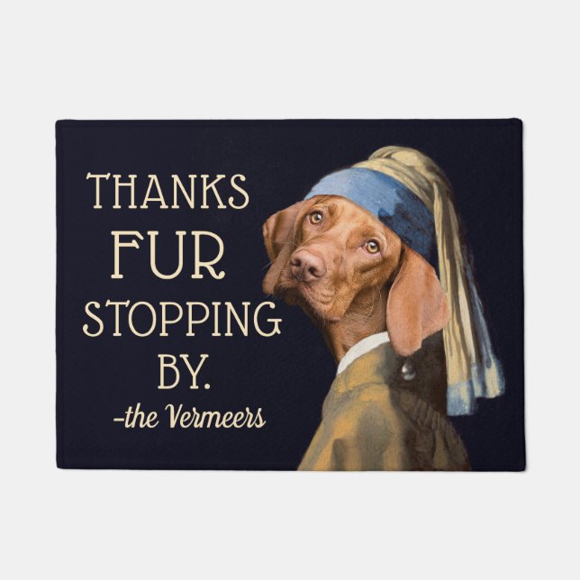 おもしろい犬ガールウィズパールイヤリングヴェルメアフルパン ドアマット (正面)