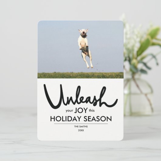 おもしろい犬クリスマスフォトカード | 喜びを解き放つ シーズンカード (スタンド正面)