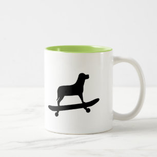 おもしろい犬スケートボードマグ ツートーンマグカップ
