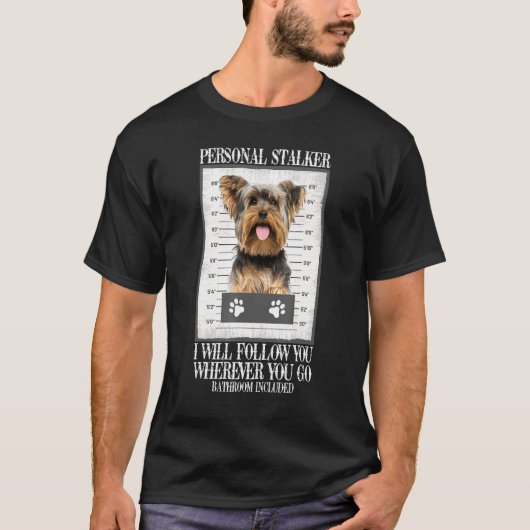 おもしろい犬パーソナルストーカーヨークシャーテリア犬 Tシャツ (正面)
