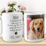 おもしろい犬ママパーソナライズされたペット写真 コーヒーマグカップ<br><div class="desc">犬の母をこの母の日、彼女の誕生日、またはこの可愛いとおもしろい犬の母のマすごいグとの任意の大事な行事をサプライズ。「他もしの誰かが私の母で、私は彼らの靴を噛み上げ、彼らの敷物の上のウンチを、そして見つけに行く！」 犬から完璧なプレゼントを！犬の写真と名お気に入りの前でパーソナライズ。犬の母と愛犬家の持ち合わせ！COPYRIGHT © 2020 Judy Burrows,  Black Dog Art - All Rights Reserved.おもしろい犬ママパーソナライズされたペットフォトコーヒーマグ</div>