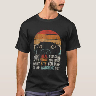 おもしろい犬レトロ犬が犬ローを見ている Tシャツ