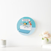 おもしろい犬入り浴槽に見えるウェットドッグの匂い ラウンド壁時計 (ホーム)