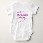 おもしろい犬引用文：ダックスフントとポテトチップス ベビーボディスーツ (裏面)