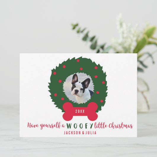 おもしろい犬恋人のクリスマスリースと犬の写真 シーズンカード (スタンド正面)