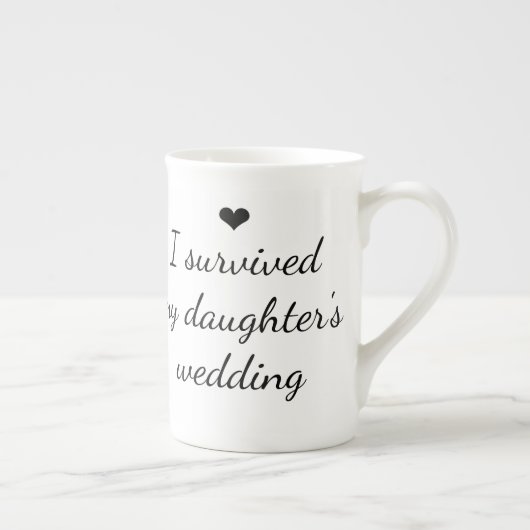 おもしろい生き延び娘の結婚ハート ボーンチャイナマグカップ (右)